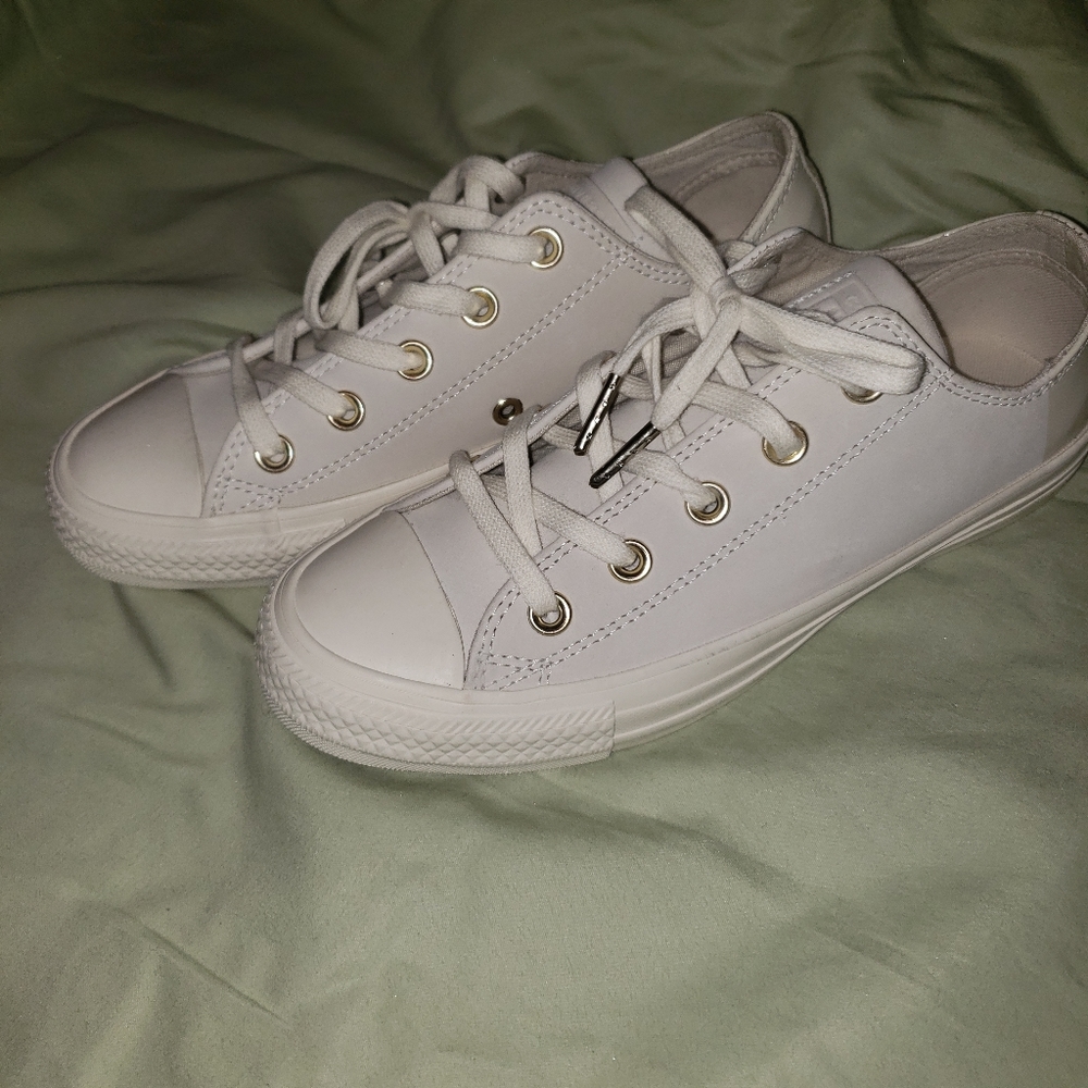 White All star converse
